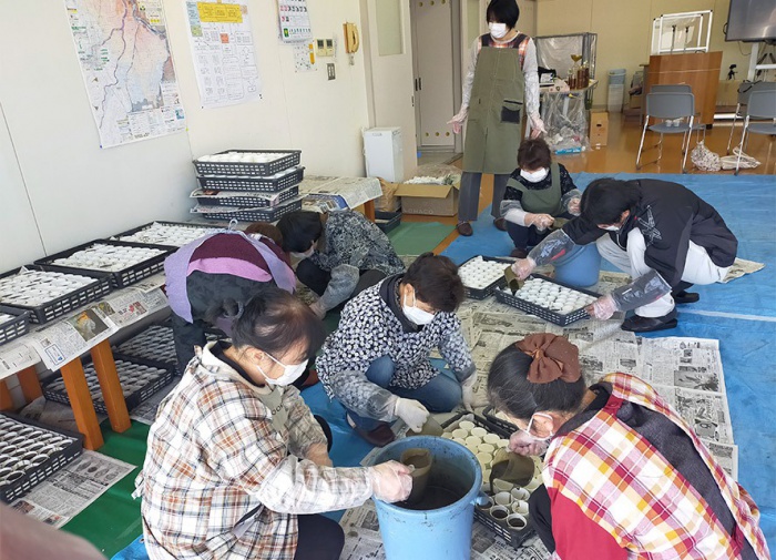 写真：身近な生活環境を考えるエコ活動「ＥＭせっけんづくり講習会」の様子