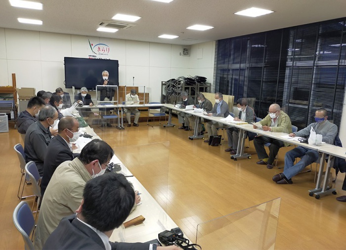 写真：吉島地区要望請願等委員会議の様子