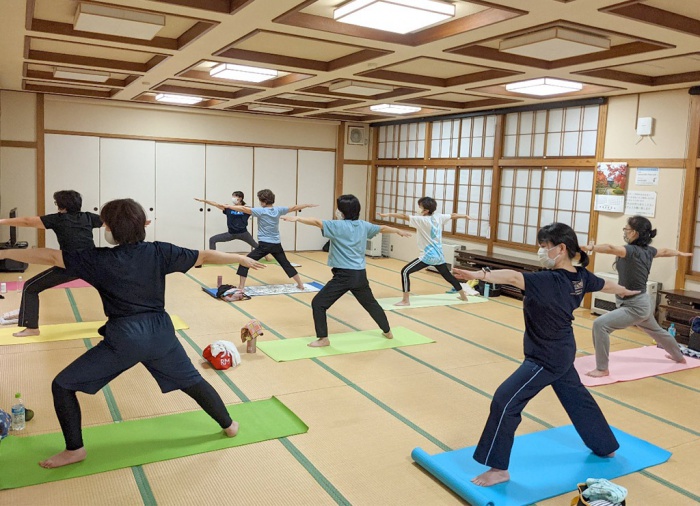 写真：マイマイスポーツクラブヨガ教室の様子