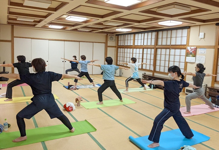 写真:マイマイスポーツクラブヨガ教室の様子