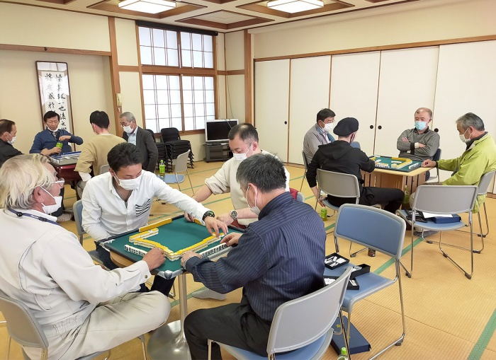 写真：吉島地区世代間交流麻雀大会“秋の陣”の様子