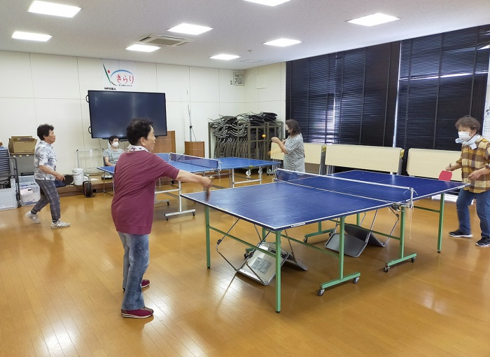 写真：ラージボール卓球の様子