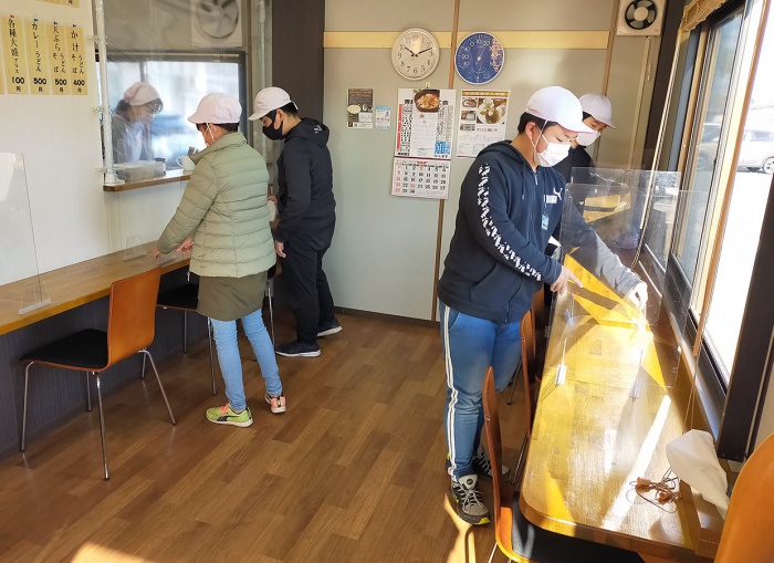 写真：吉島小学校6年生職場体験の様子