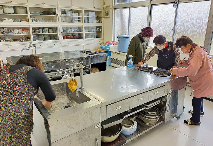 写真:吉島ボランティア会 清掃ボランティアの様子