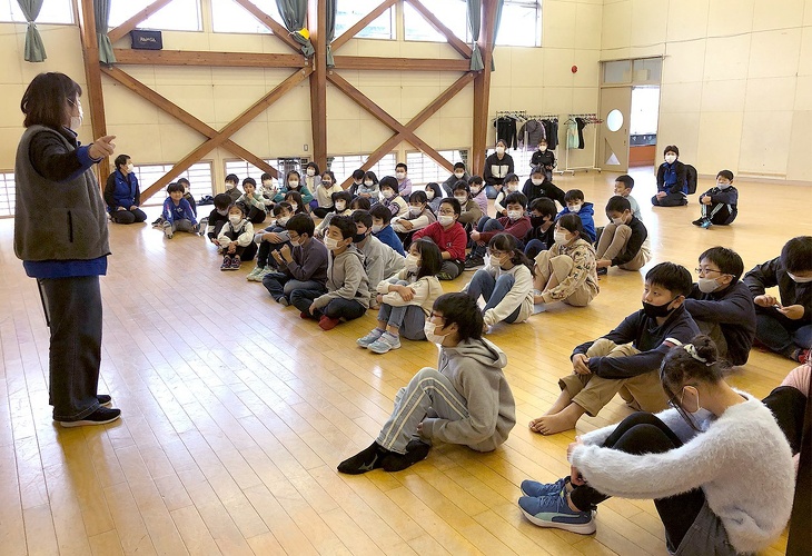 写真：交流センター・児童クラブ合同避難訓練の様子