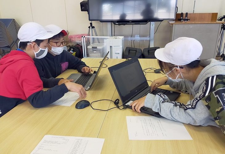 写真：吉島小学校6年生職場体験の様子