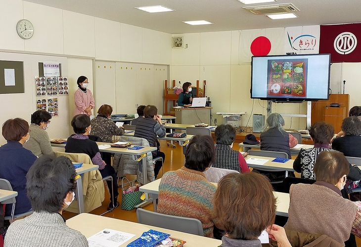 写真:地域交流事業(女性活動団体)くきなの会『まごころ弁当』講習会の様子