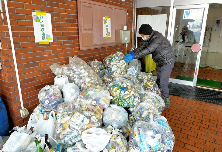 写真:冬期間の「資源ごみ」回収の様子