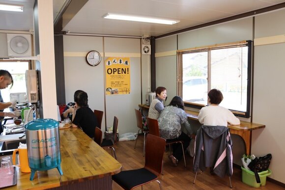 写真:まんま屋店内