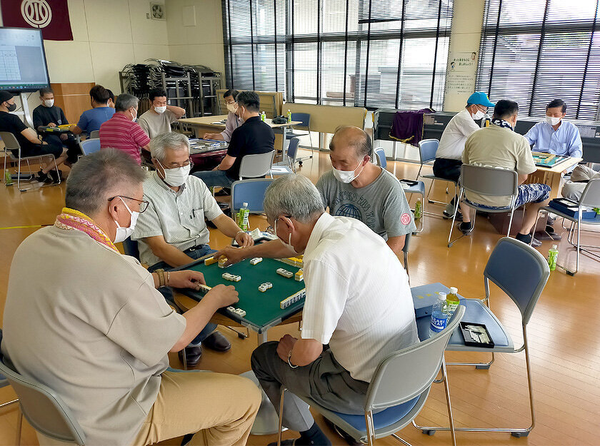 写真：吉島地区世代間交流事業「麻雀大会 夏の陣」の様子