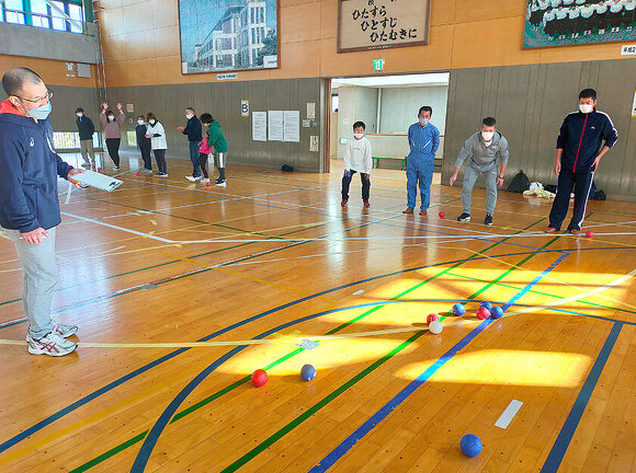 写真：吉島地区のスポーツの祭典「第１回吉島地区スポーツ祭」ボッチャ競技の様子