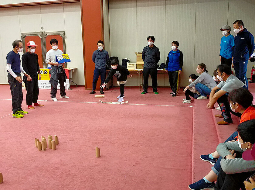 写真：山形県スポーツ・レクリエーション祭へ参加して、モルックをしている