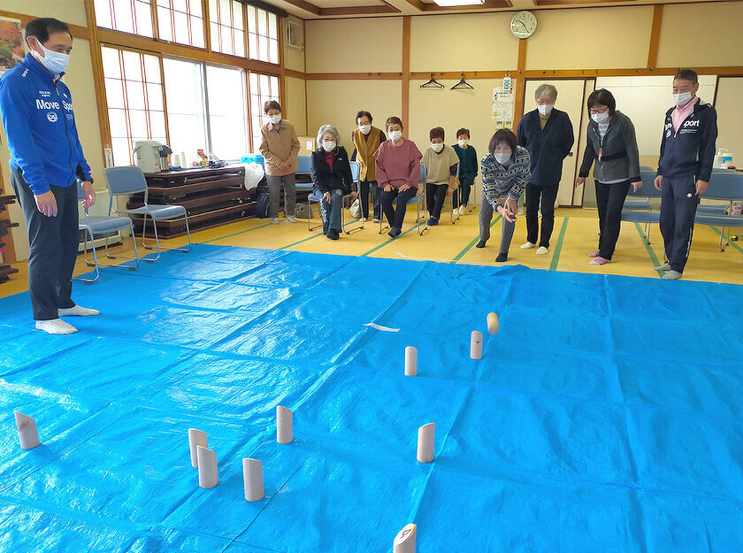 写真：介護予防普及啓発事業「モルックを楽しもう！」の様子