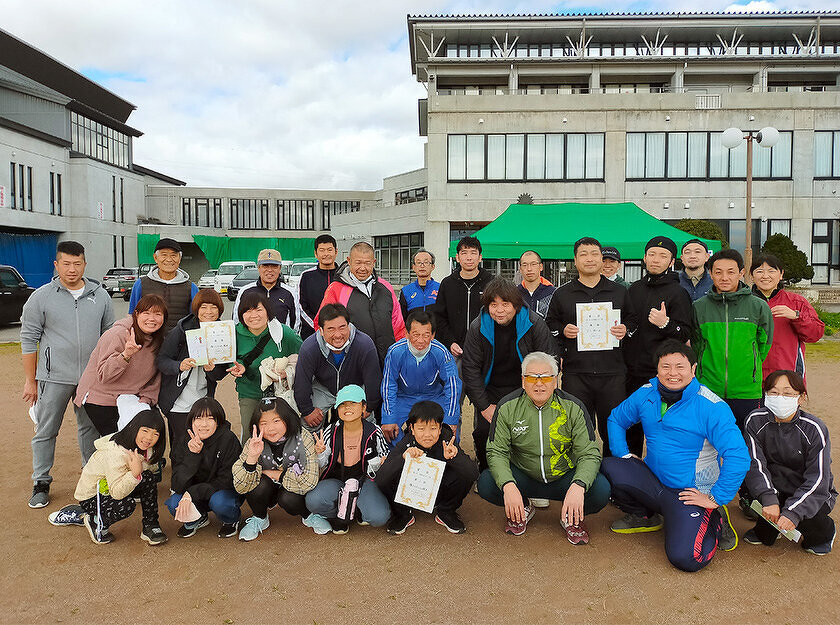 写真：吉島地区のスポーツの祭典「第１回吉島地区スポーツ祭」集合写真