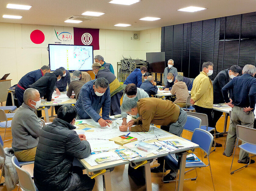 写真：吉島地区自主防災組織連合会の様子。８月豪雨に伴う災害状況を再確認
