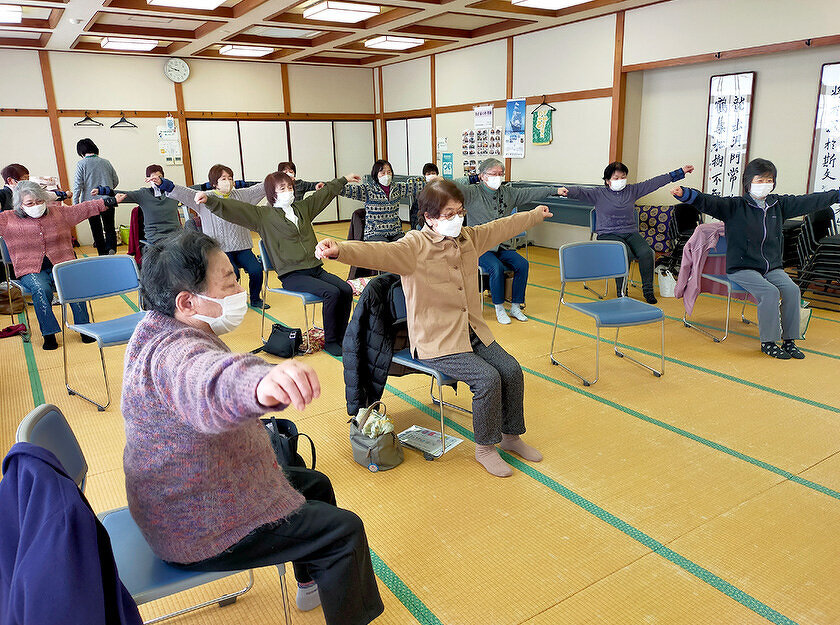 写真：きらきらサロン　年末恒例のおたのしみ会の様子