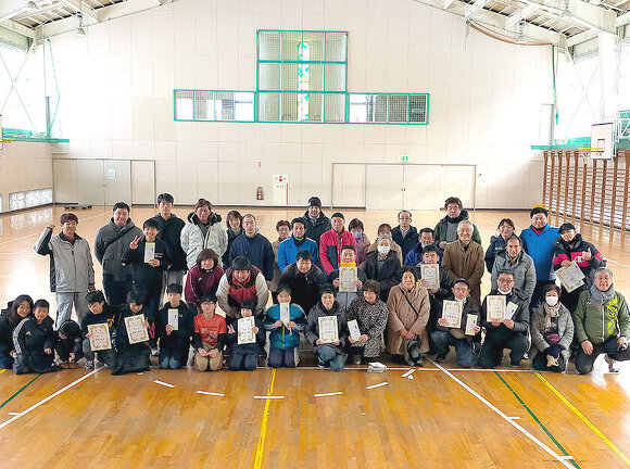 写真：吉島地区冬のスポーツの祭典「冬季スポレク大会開催」参加者集合写真