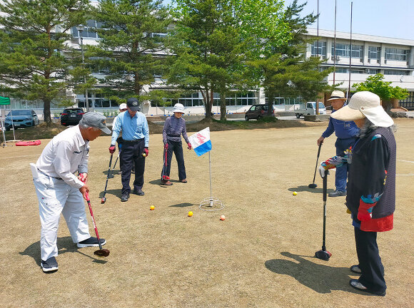 吉島地区シルバー健康レクリエーション大会：競技の様子：グランドゴルフ