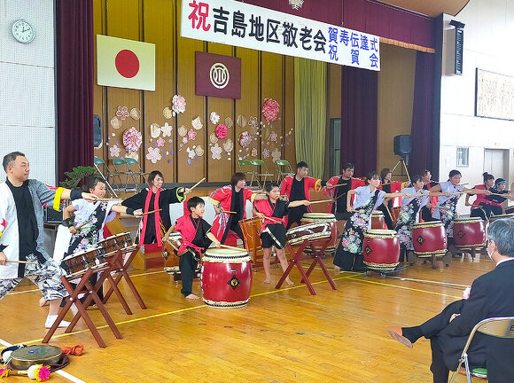 吉島地区敬老会・賀寿伝達式のようす