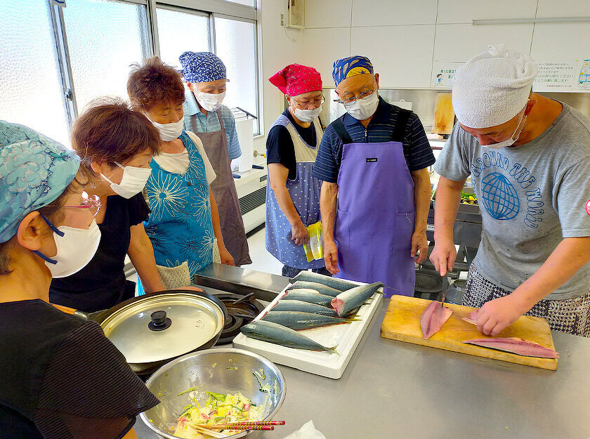 お父さんの料理教室のようす