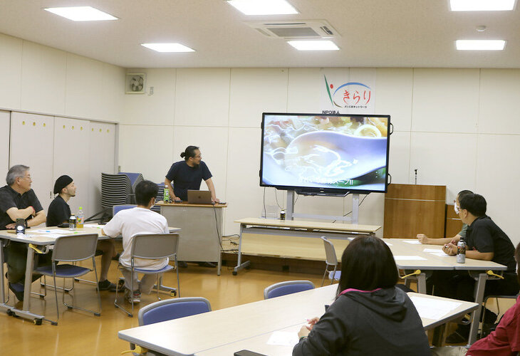 写真：花壇コンクール審査のようす