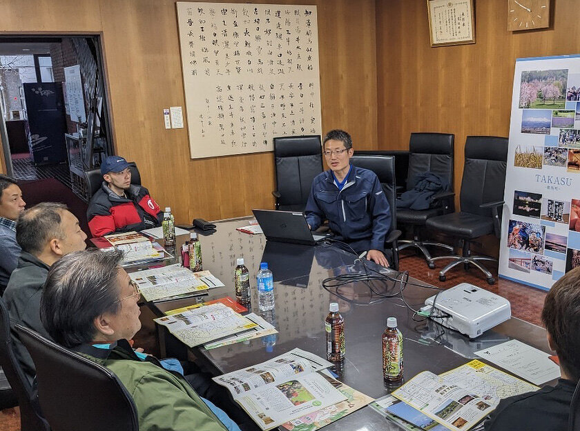 写真：持続可能な地域づくりを目指して「先進地視察」の様子