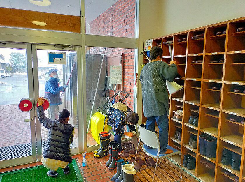 写真：吉島ボランティア会、清掃ボランティアの様子