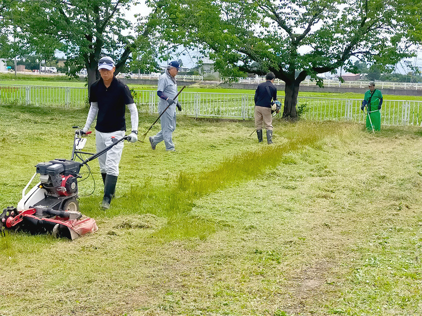 吉島地区緑化推進事業の様子
