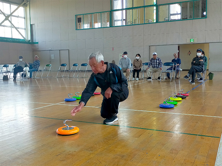 カローリング：吉島地区シルバー健康レクリエーション大会の様子