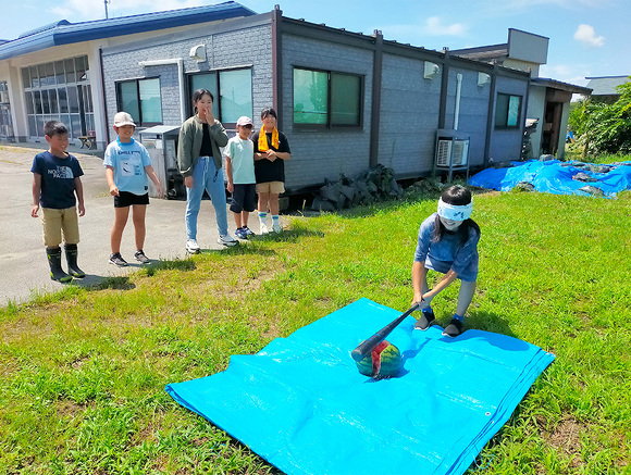 写真:わんぱくキッズスクール:スイカ割り