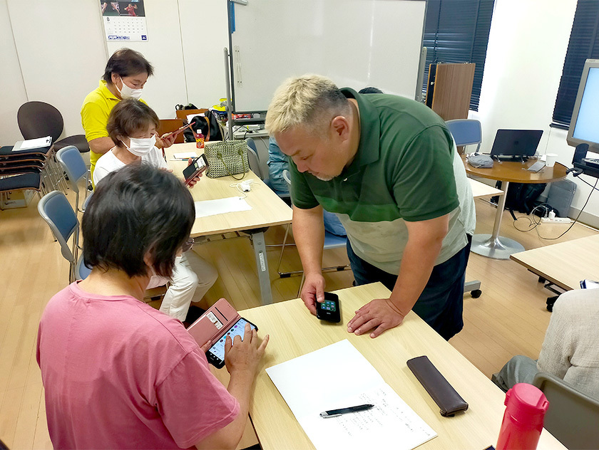 写真：吉島地区趣味の講座「ＬＩＮＥ講座」の様子