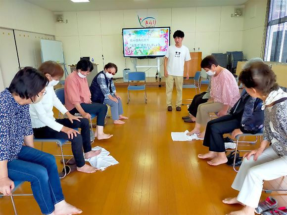 写真：介護予防普及啓発事業：頭と体のリフレッシュ教室の様子