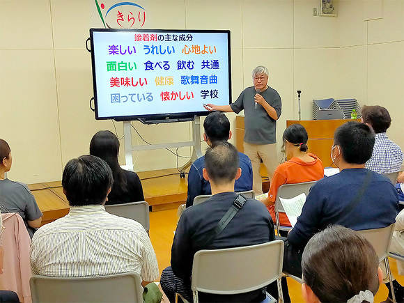 写真：スキルアップ研修会・事業評価活動の様子