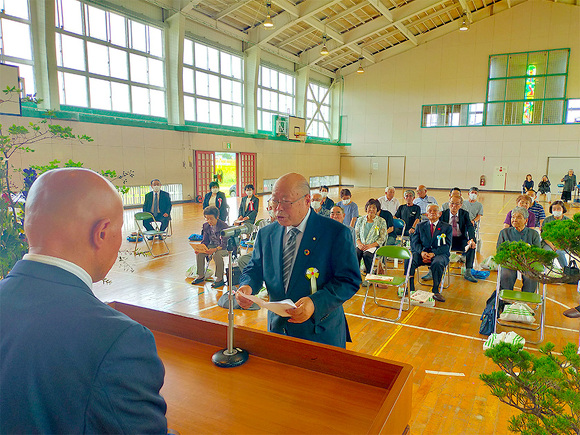 写真：吉島地区敬老会・賀寿伝達式の様子