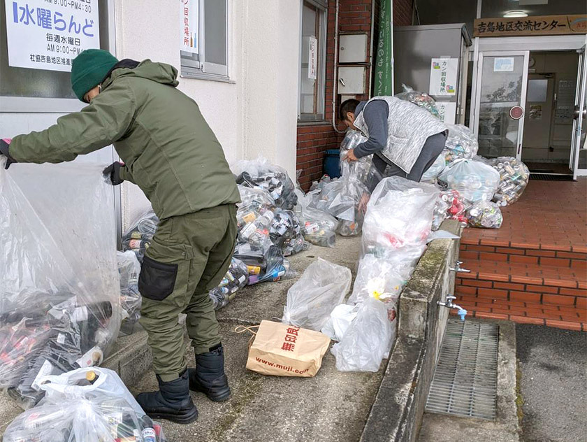写真：吉島地区衛生組織連合会資源ゴミ回収の様子