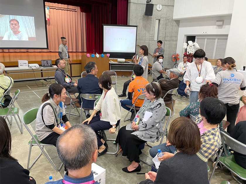 写真：那覇市繁多川地区のＮＰＯ法人１万人井戸端会議法人設立10周年イベントの様子