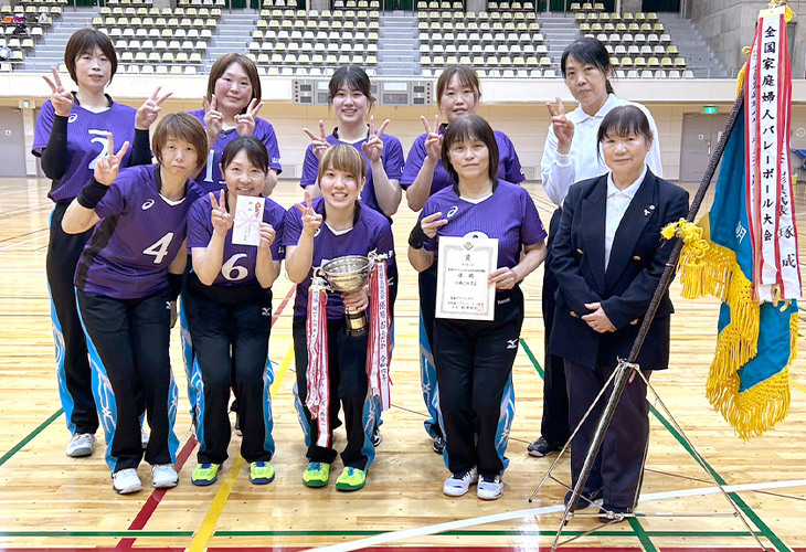ママさんバレーチーム川西CATSのみなさん