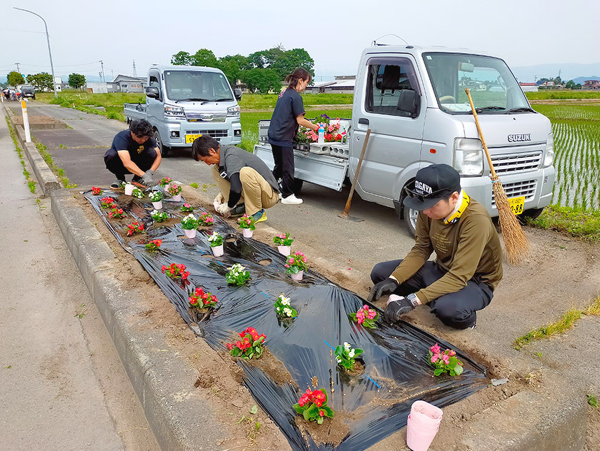 吉島地区緑化推進事業の様子