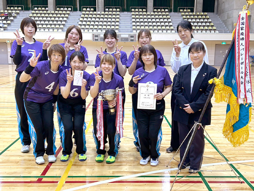 ママさんバレーチーム川西CATSのみなさん