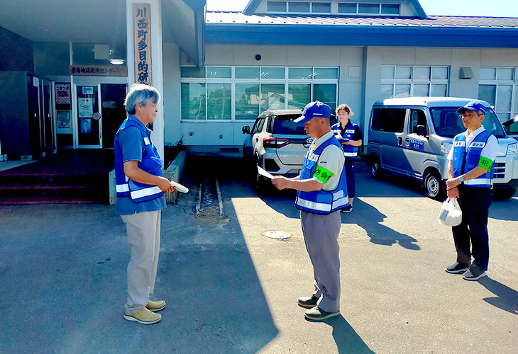 写真:川西青パトネットワークリレー伝達式のようす