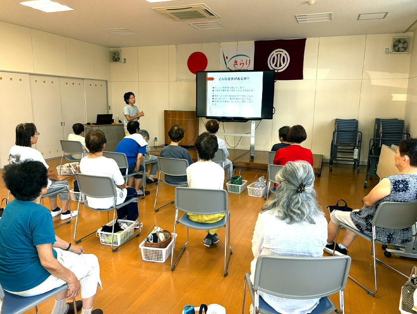 写真:頭と体のリフレッシュ教室のようす