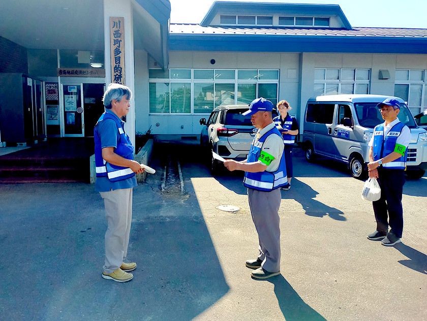 写真:川西青パトネットワークリレー伝達式のようす